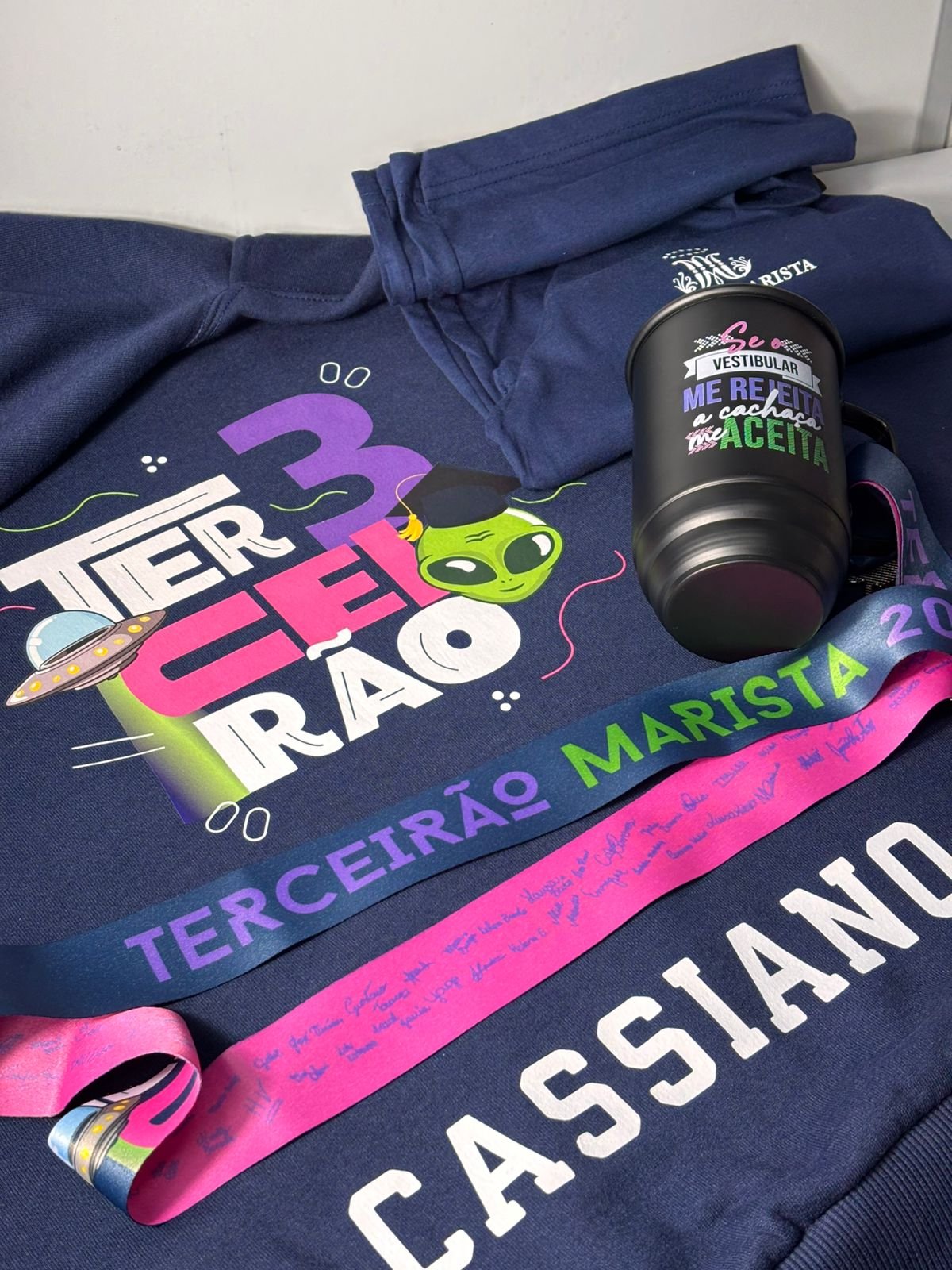 Kit completo personalizado com moletom, caneca e tirante